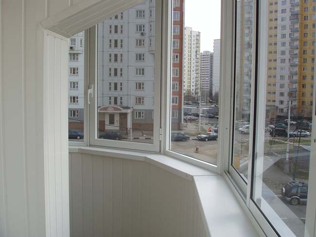 Закругленное радиусное остекление полукруглого балкона и лоджии Протвино