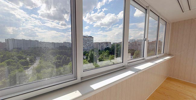 Чем застеклить балкон: ПВХ или алюминием Протвино