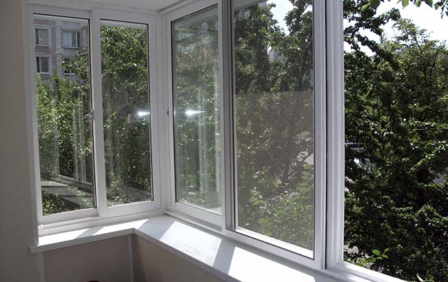 Пластиковое раздвижное остекление балконов окнами Протвино