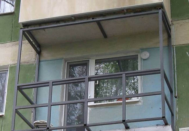 Альтернативное остекление балкона оргстеклом вместо стекла Протвино